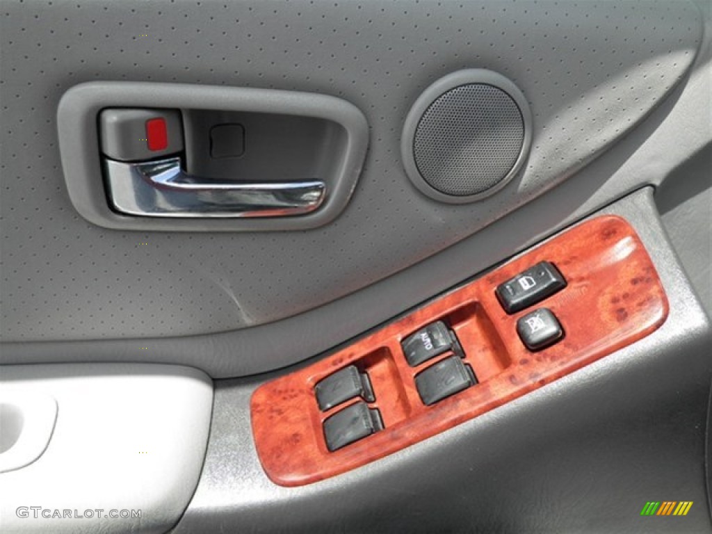 2004 Highlander Limited V6 - Super White / Ash photo #32