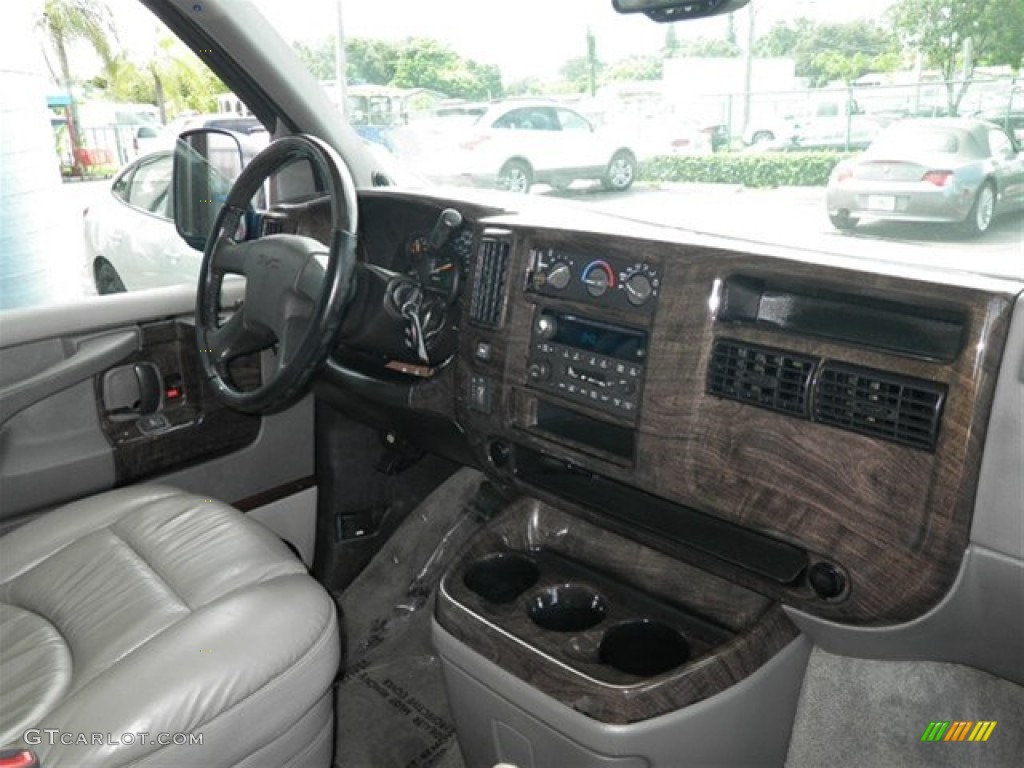 2004 GMC Savana Van 1500 Passenger Conversion Medium Pewter Dashboard Photo #70167851