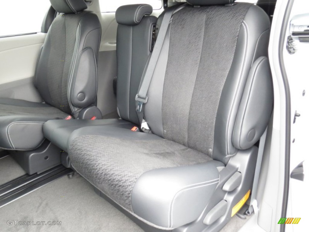 Dark Charcoal Interior 2013 Toyota Sienna SE Photo #70168007