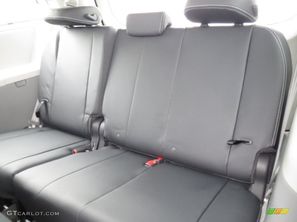 Dark Charcoal Interior 2013 Toyota Sienna SE Photo #70168016
