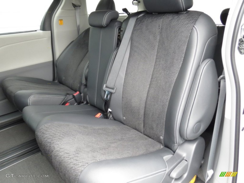 Light Gray Interior 2013 Toyota Sienna SE Photo #70168637