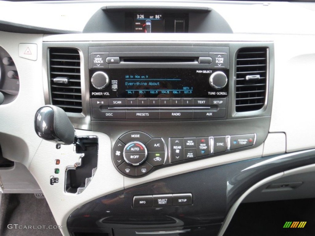 2013 Toyota Sienna SE Audio System Photo #70168700