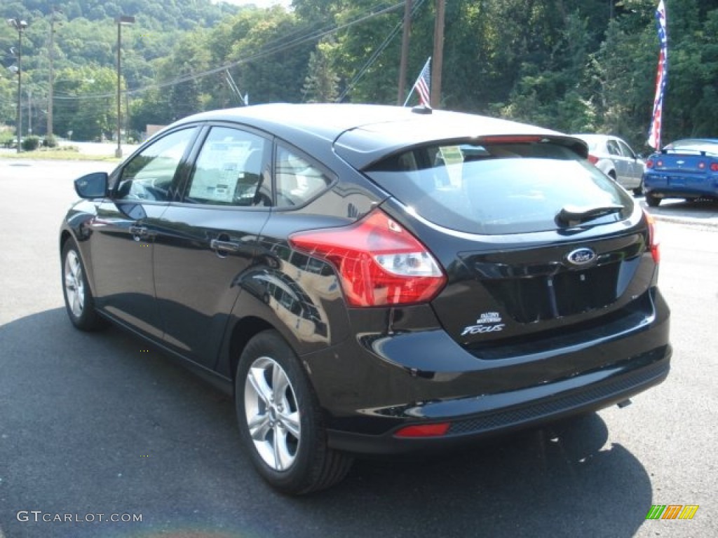 2013 Focus SE Hatchback - Tuxedo Black / Medium Light Stone photo #6