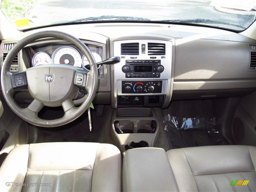 Khaki Beige Interior 2006 Dodge Dakota Laramie Club Cab Photo #70174925