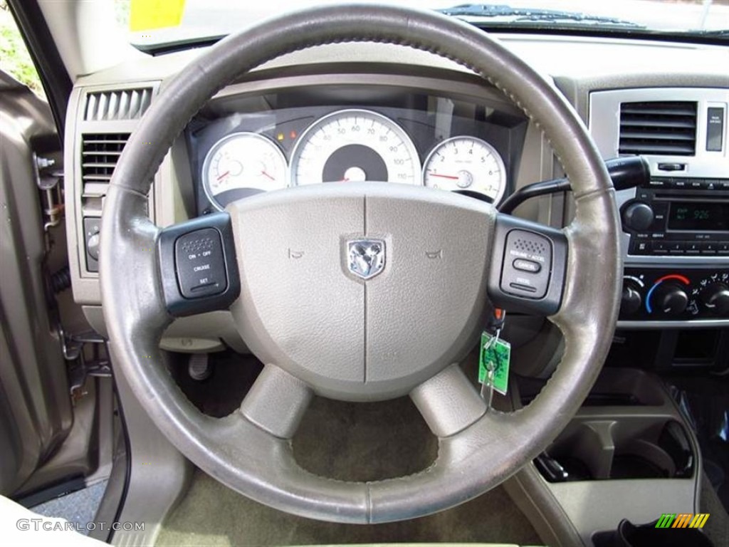 2006 Dakota Laramie Club Cab - Light Khaki Metallic / Khaki Beige photo #17