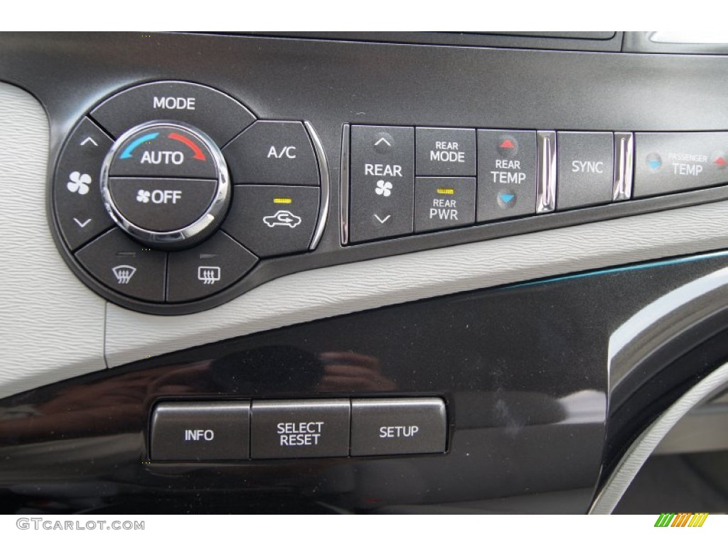 2013 Toyota Sienna LE Controls Photo #70181966