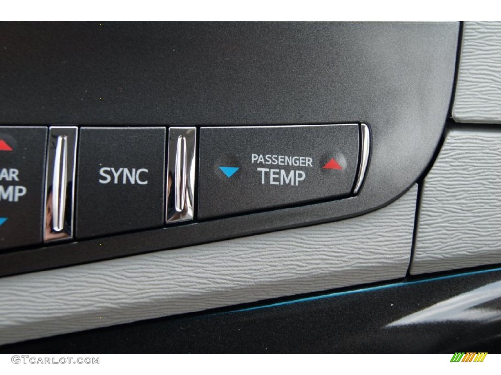 2013 Toyota Sienna LE Controls Photo #70181975