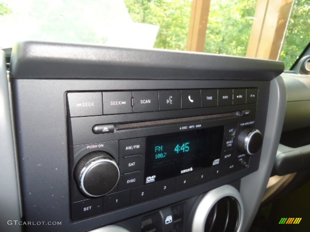 2010 Jeep Wrangler Unlimited Sahara 4x4 Controls Photo #70183907