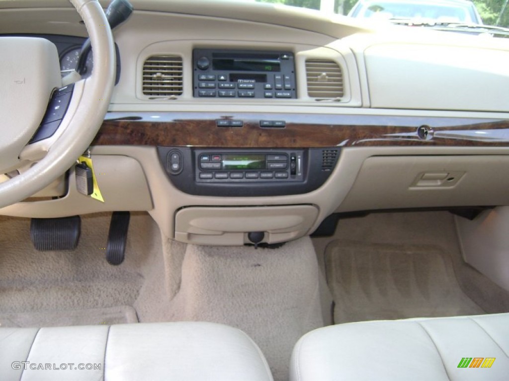 2008 Grand Marquis LS - Black Clearcoat / Light Camel photo #12