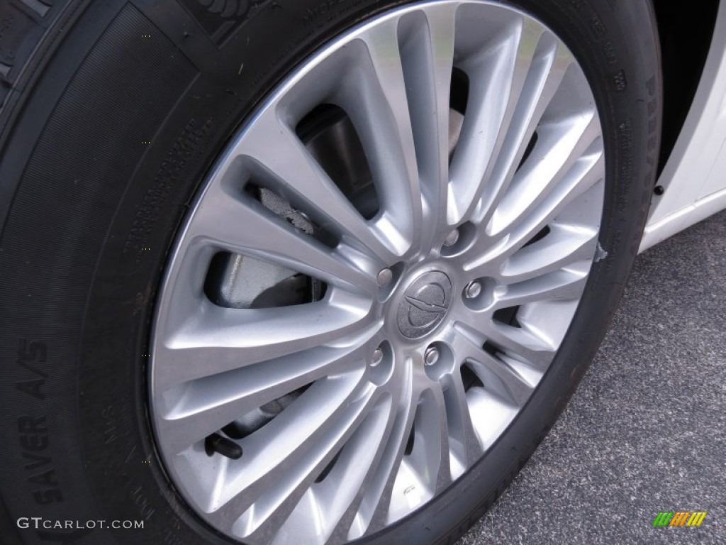 2013 Chrysler Town & Country Touring - L Wheel Photo #70187225