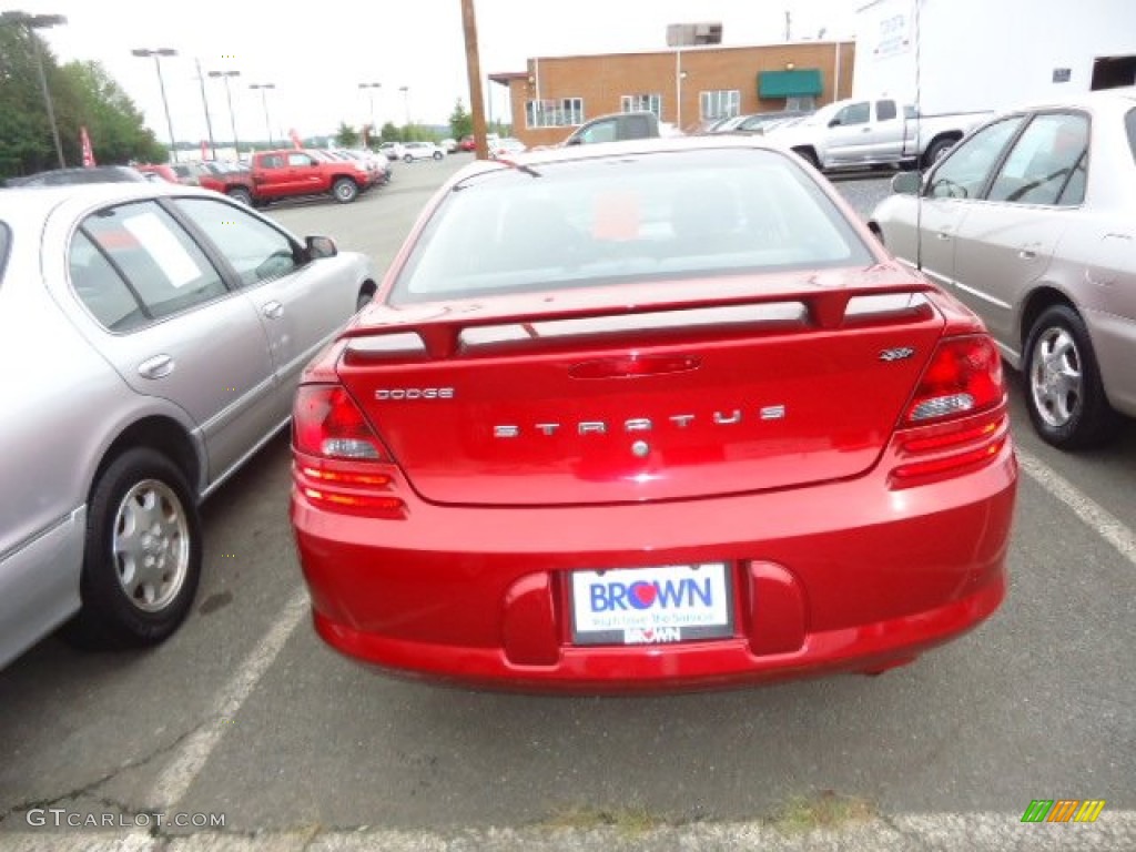 2005 Stratus SXT Sedan - Inferno Red Crystal Pearl / Dark Slate Gray photo #5