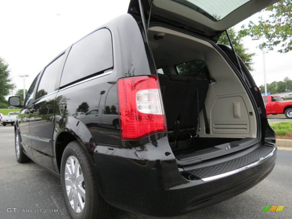 2013 Town & Country Touring - Brilliant Black Crystal Pearl / Black/Light Graystone photo #9