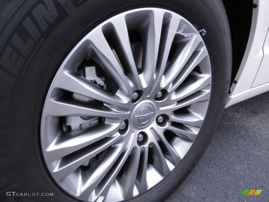 2013 Chrysler Town & Country Touring - L Wheel Photo #70187840
