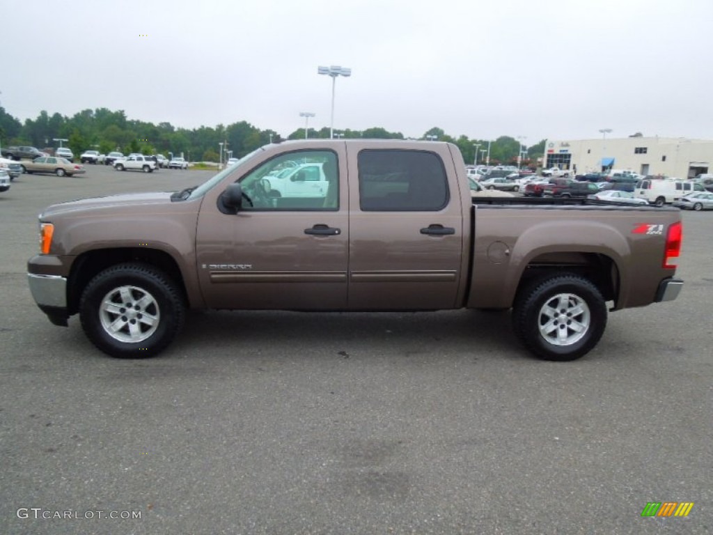 2008 Sierra 1500 SLE Crew Cab 4x4 - Medium Brown Metallic / Light Cashmere photo #4