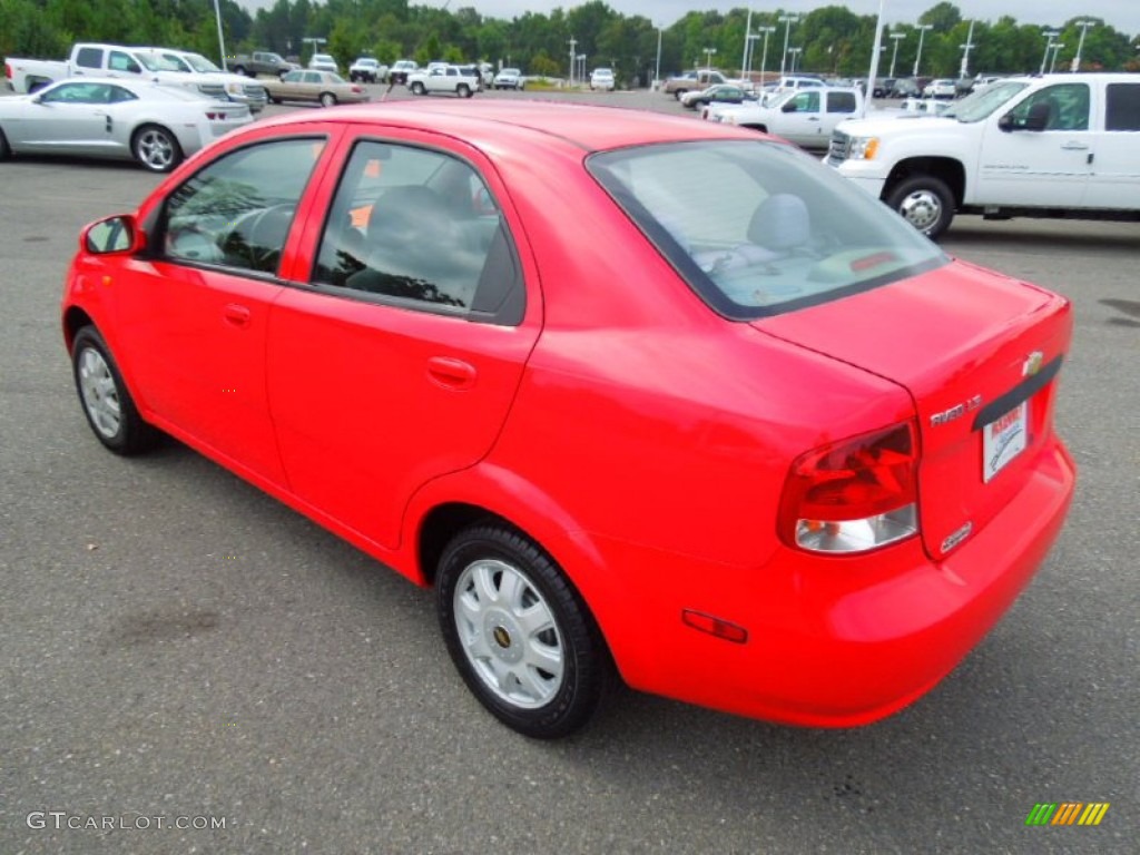 2004 Aveo LS Sedan - Victory Red / Gray photo #5
