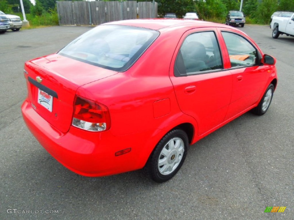 2004 Aveo LS Sedan - Victory Red / Gray photo #6