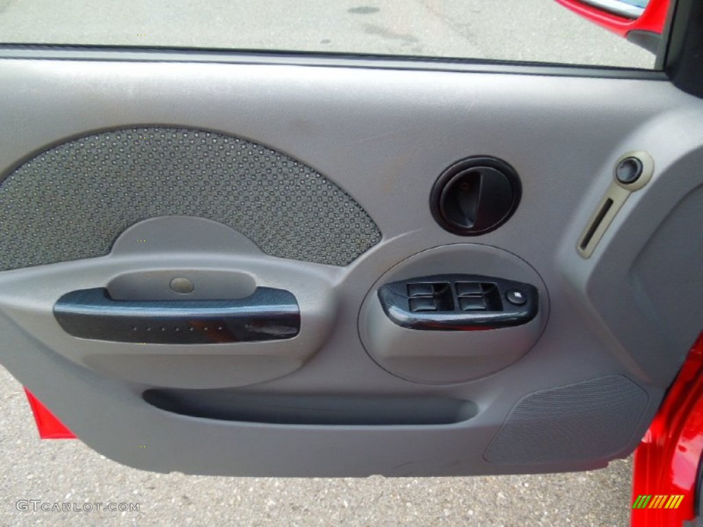 2004 Chevrolet Aveo LS Sedan Gray Door Panel Photo #70191317