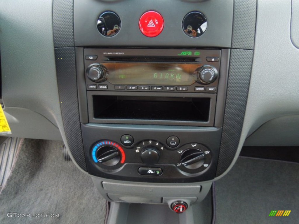 2004 Chevrolet Aveo LS Sedan Controls Photo #70191323