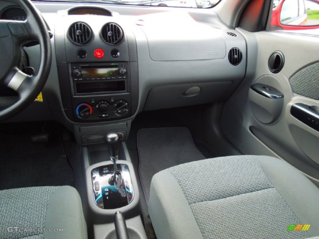 2004 Aveo LS Sedan - Victory Red / Gray photo #17