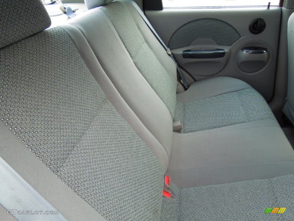 2004 Aveo LS Sedan - Victory Red / Gray photo #19