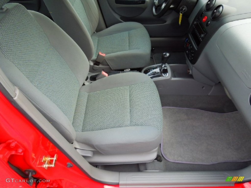 2004 Aveo LS Sedan - Victory Red / Gray photo #20