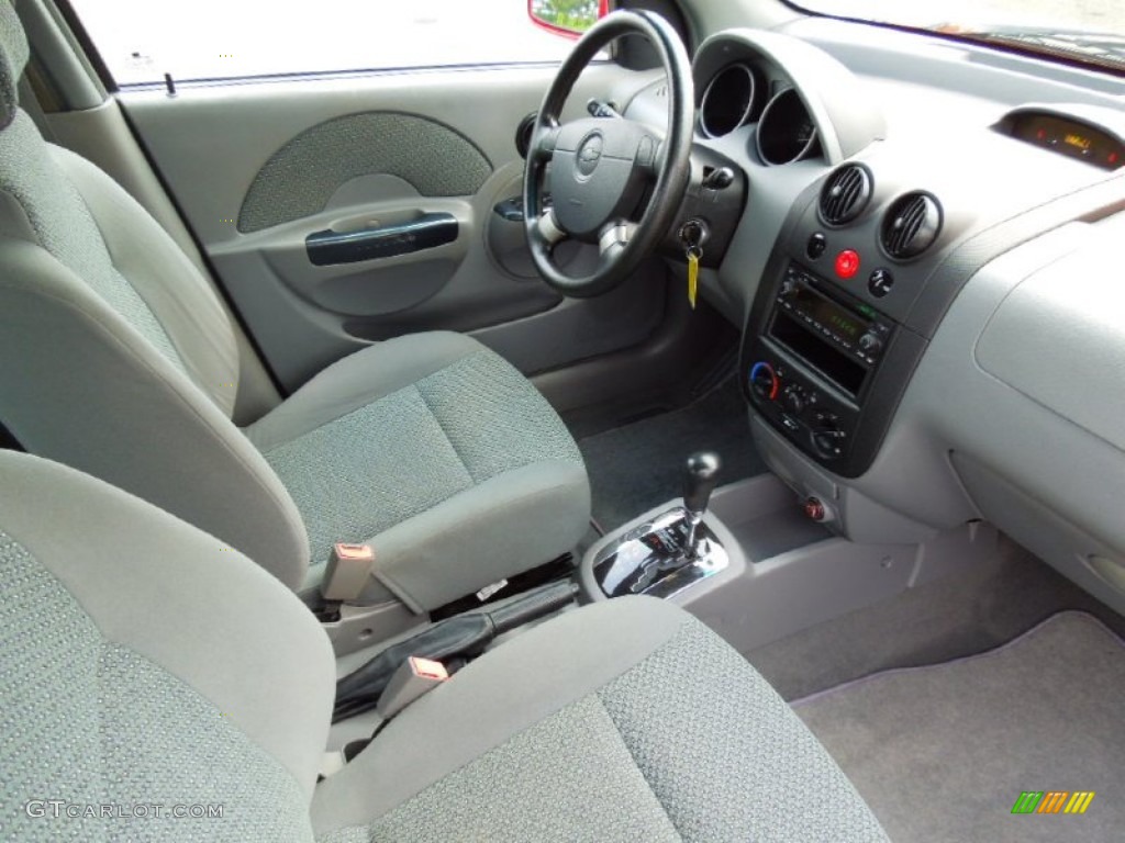 Gray Interior 2004 Chevrolet Aveo LS Sedan Photo #70191350