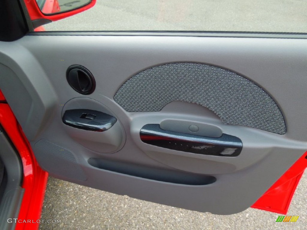 2004 Aveo LS Sedan - Victory Red / Gray photo #22