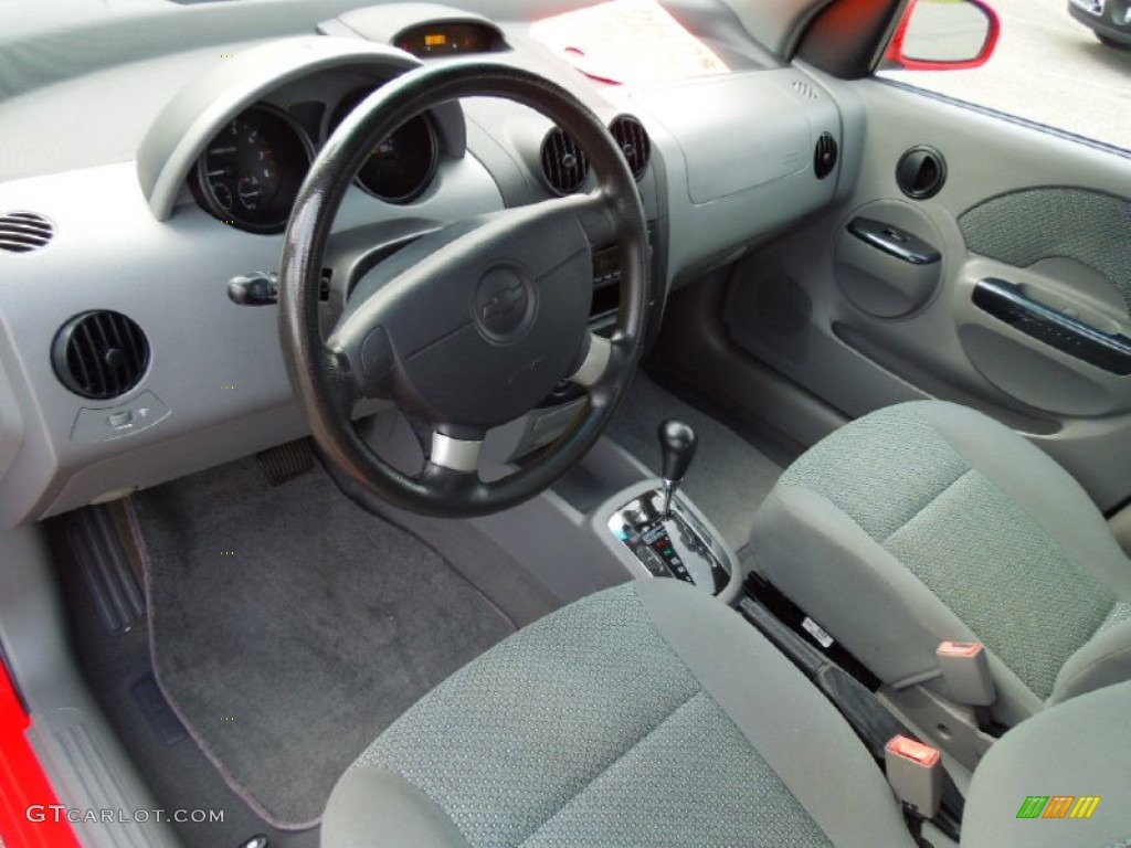 Gray Interior 2004 Chevrolet Aveo LS Sedan Photo #70191362
