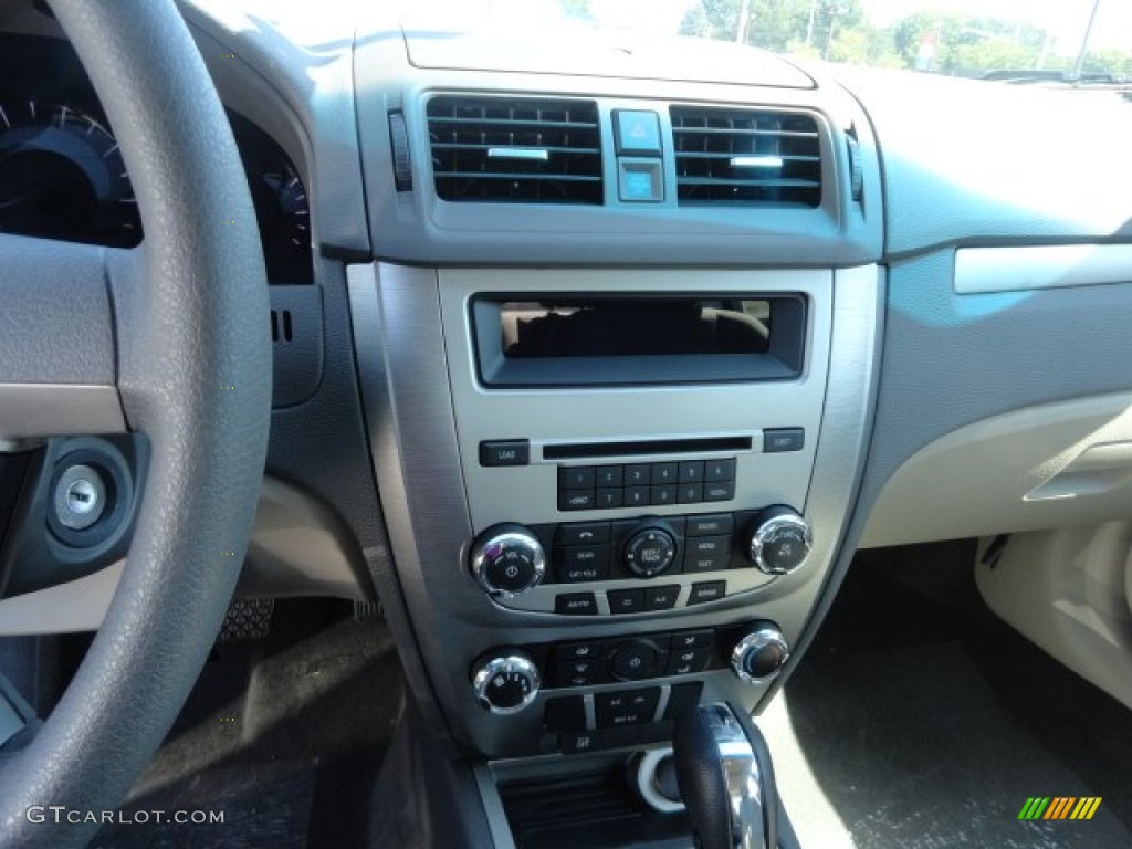 2012 Ford Fusion SE Controls Photo #70193237