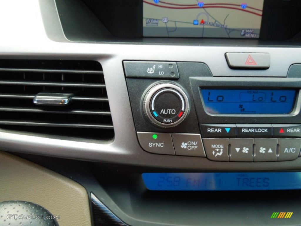 2011 Honda Odyssey Touring Controls Photo #70194032