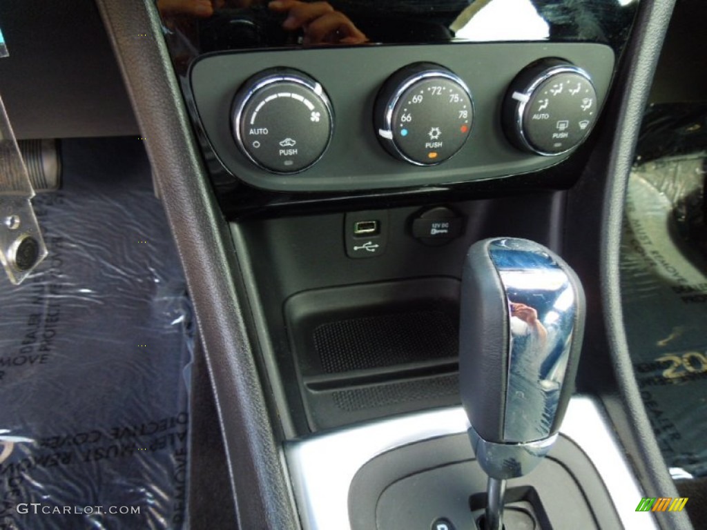 2011 Chrysler 200 Limited Controls Photo #70194275