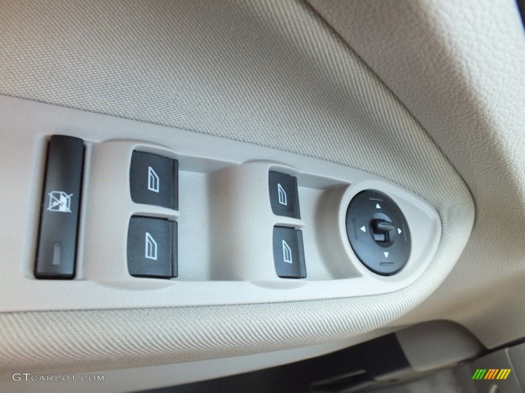 2013 Ford Escape SE 2.0L EcoBoost 4WD Controls Photo #70201261