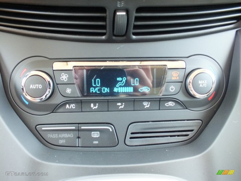 2013 Ford Escape SE 2.0L EcoBoost 4WD Controls Photo #70201311