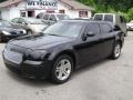 Brilliant Black Crystal Pearl 2005 Dodge Magnum SE