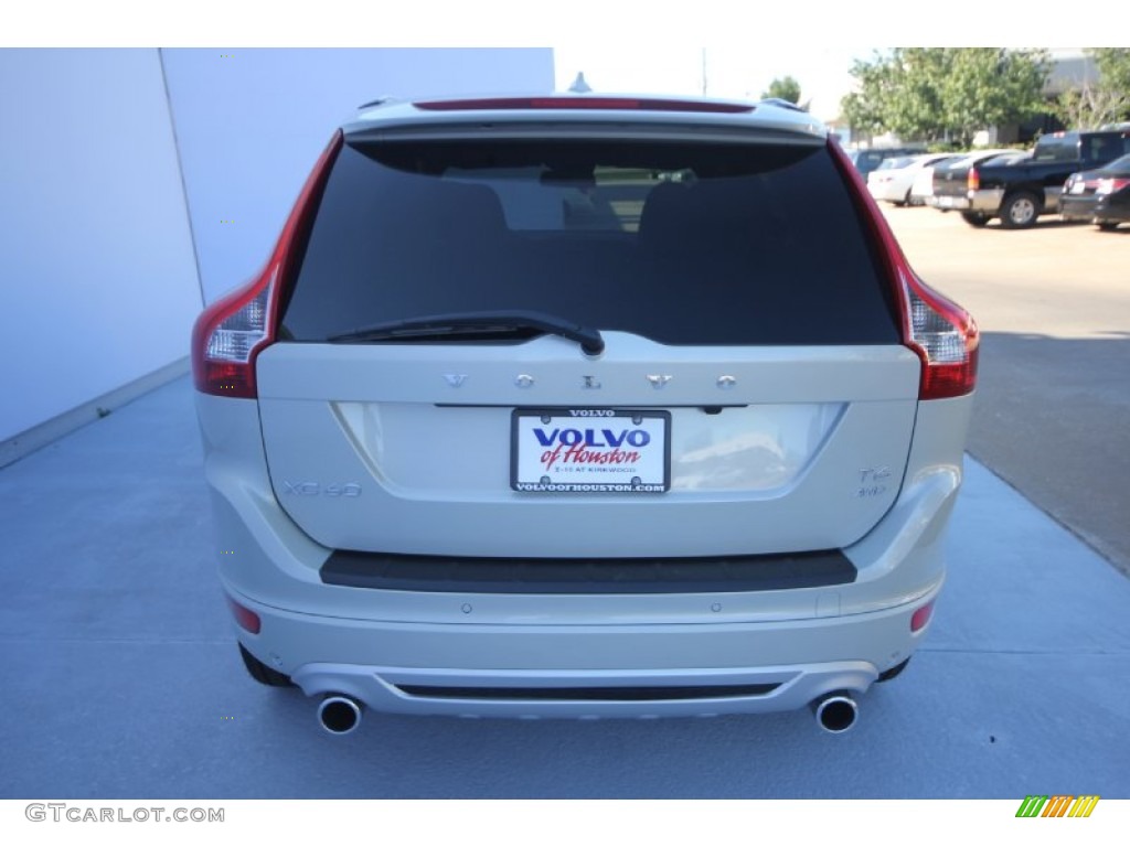 2013 XC60 T6 AWD R-Design - Cosmic White Metallic / R Design Soft Beige/Off Black Inlay photo #20