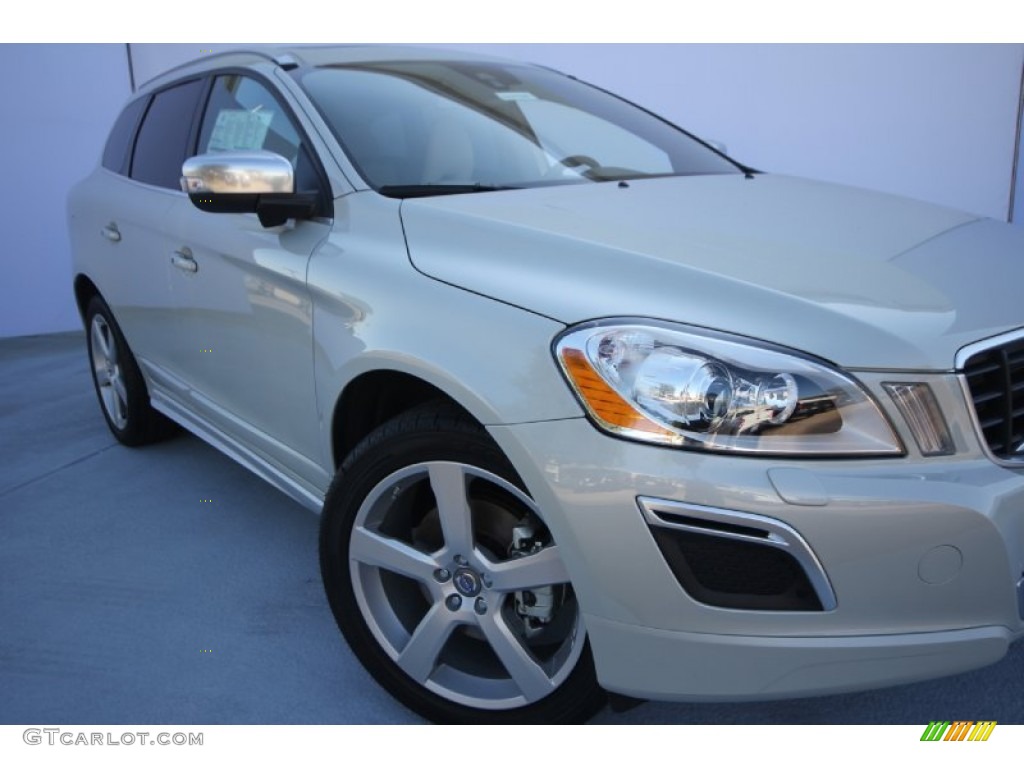 2013 XC60 T6 AWD R-Design - Cosmic White Metallic / R Design Soft Beige/Off Black Inlay photo #21