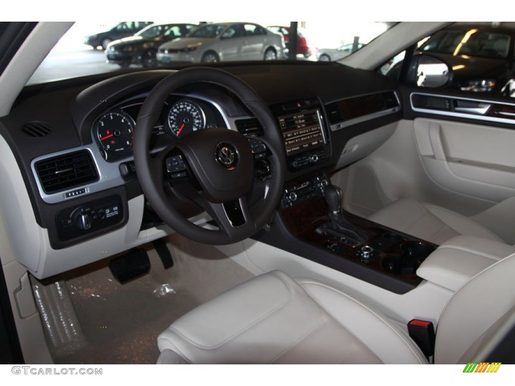 2013 Volkswagen Touareg TDI Lux 4XMotion Interior Color Photos