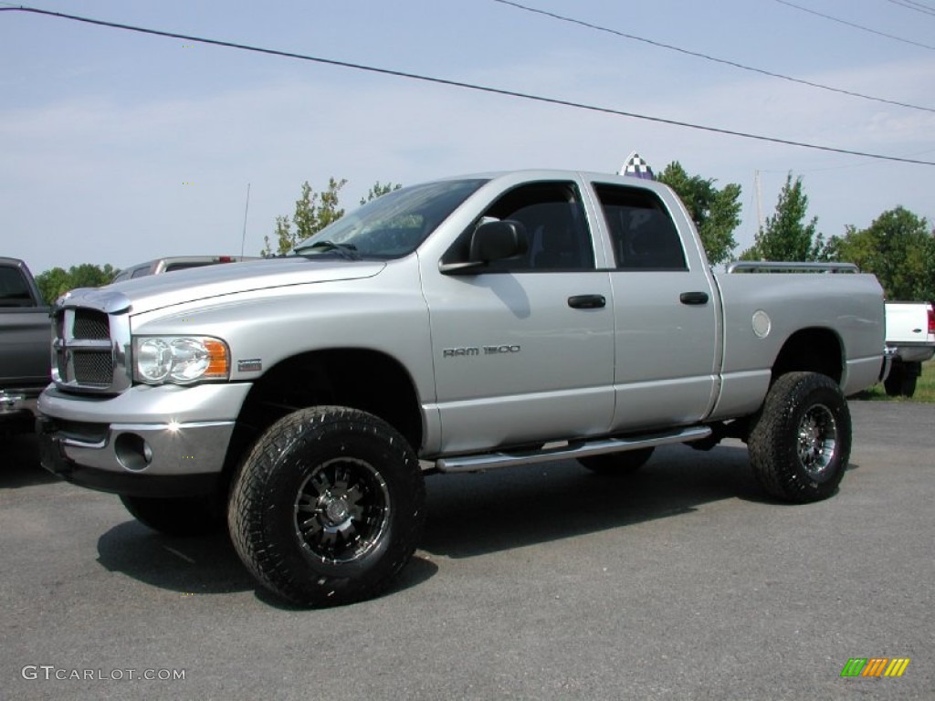 2004 Ram 1500 SLT Quad Cab 4x4 - Bright Silver Metallic / Dark Slate Gray photo #2