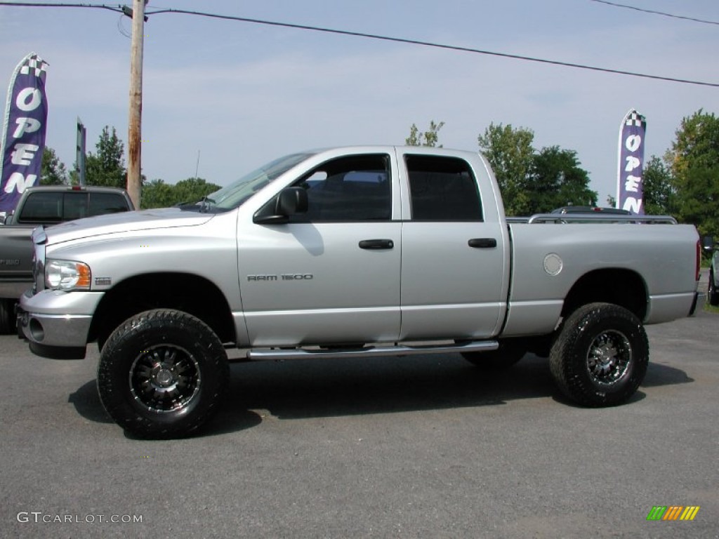 2004 Ram 1500 SLT Quad Cab 4x4 - Bright Silver Metallic / Dark Slate Gray photo #3