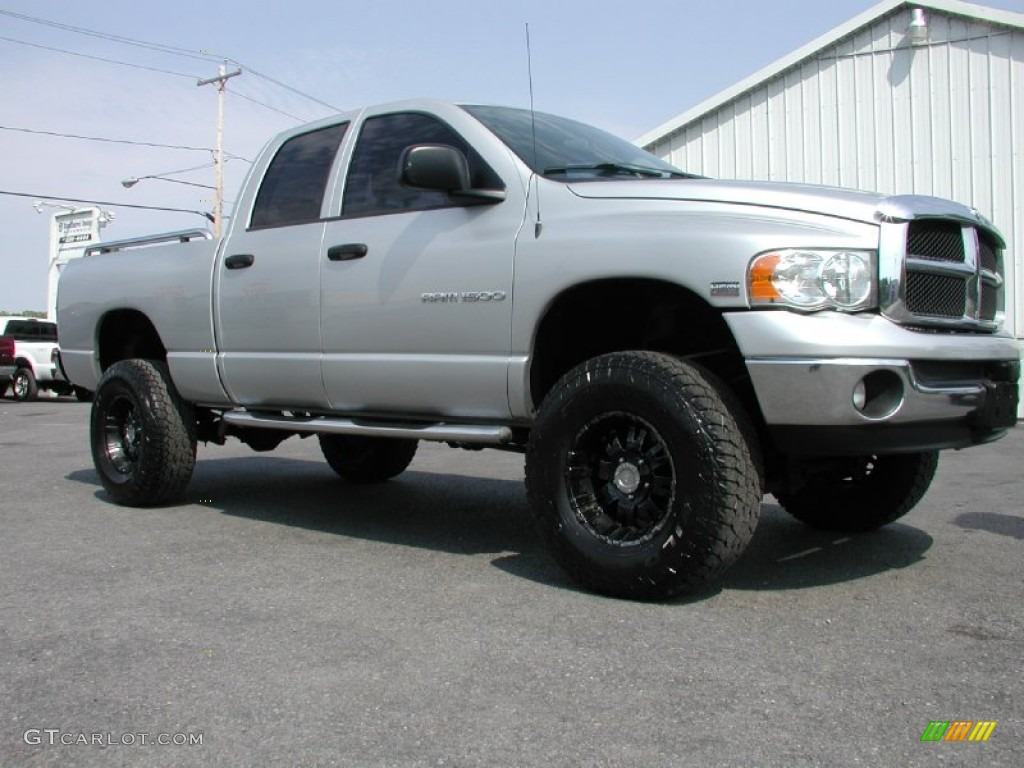 2004 Ram 1500 SLT Quad Cab 4x4 - Bright Silver Metallic / Dark Slate Gray photo #16