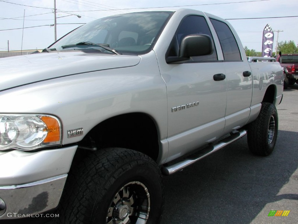2004 Ram 1500 SLT Quad Cab 4x4 - Bright Silver Metallic / Dark Slate Gray photo #20