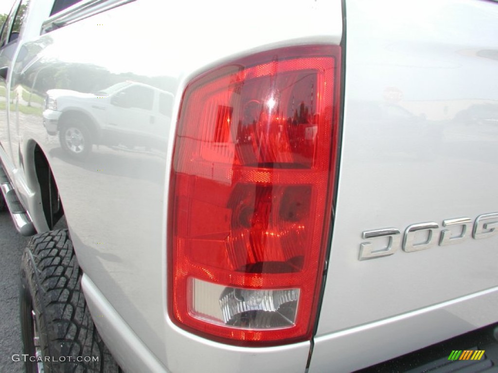 2004 Ram 1500 SLT Quad Cab 4x4 - Bright Silver Metallic / Dark Slate Gray photo #23