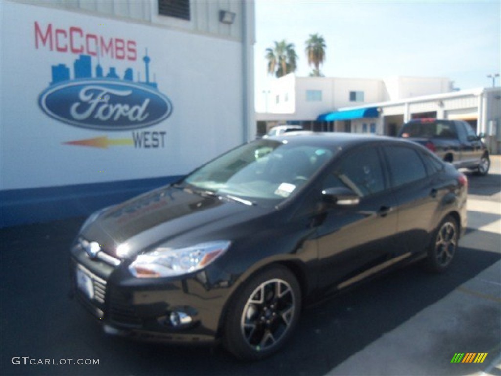 2013 Focus SE Sedan - Tuxedo Black / Charcoal Black photo #1