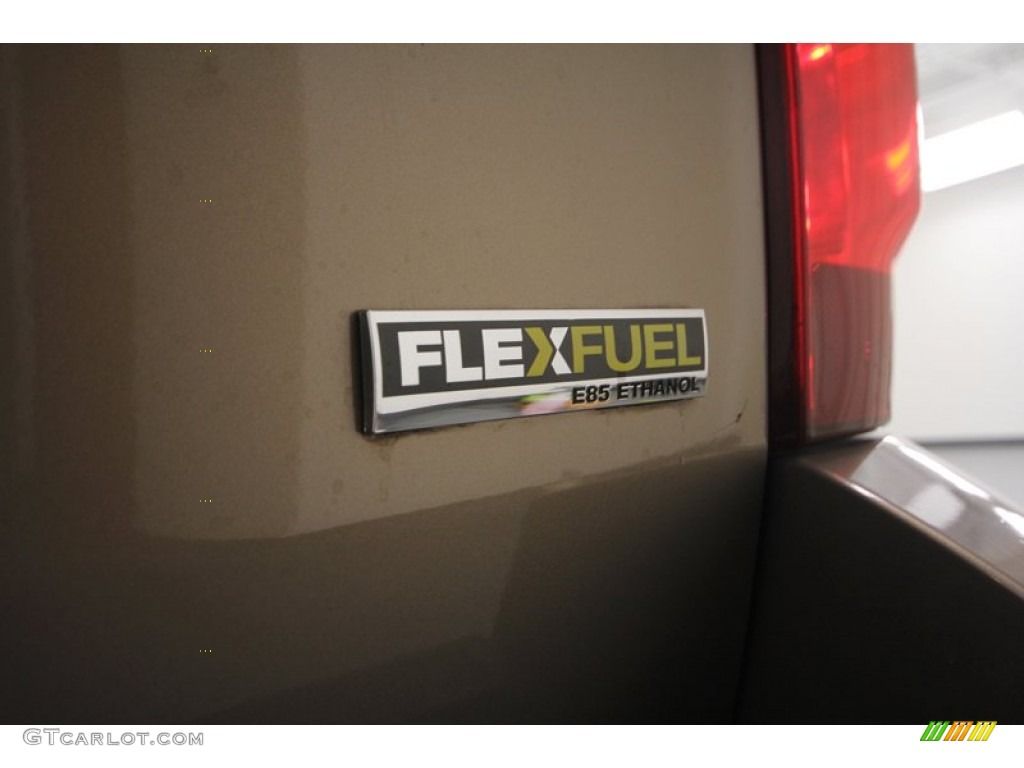 2007 Chevrolet Suburban 1500 LT Marks and Logos Photos