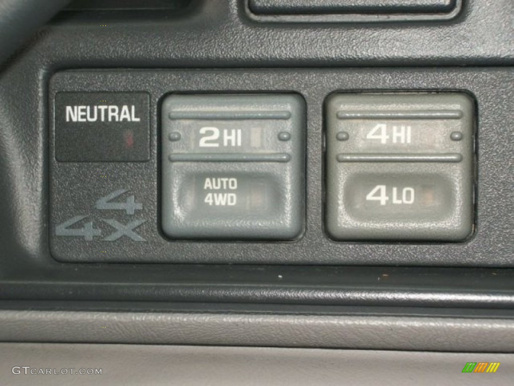 1999 Chevrolet Tahoe LT 4x4 Controls Photo #70216069