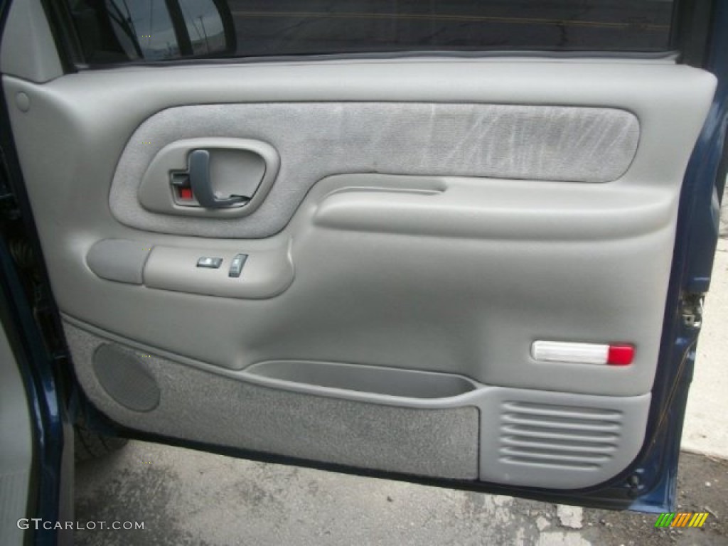 1999 Chevrolet Tahoe LT 4x4 Gray Door Panel Photo #70216135