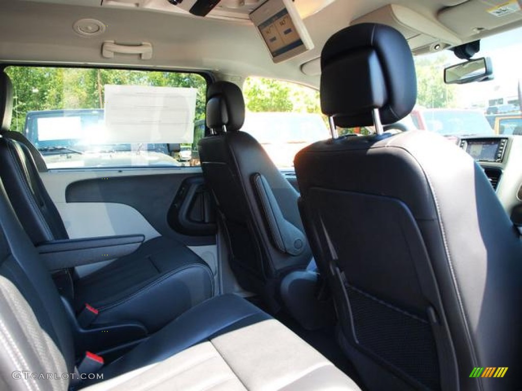 2013 Town & Country Touring - L - Crystal Blue Pearl / Black/Light Graystone photo #4