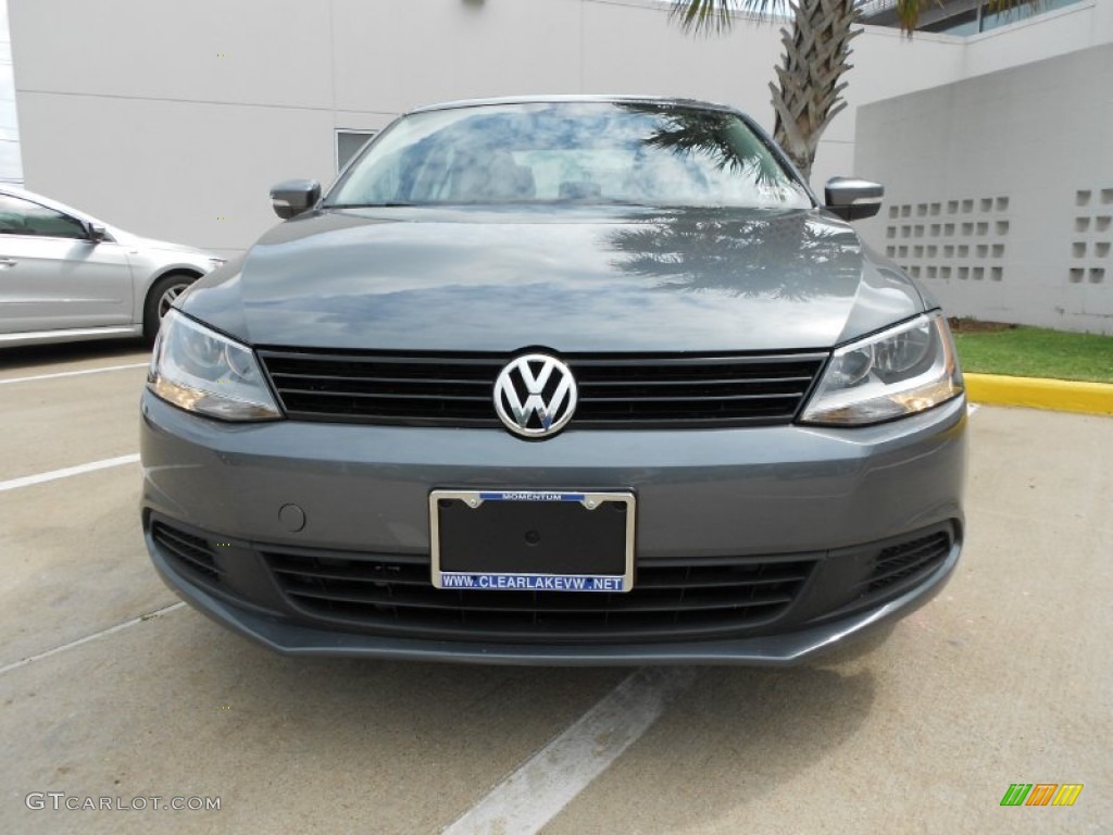2013 Jetta SE Sedan - Platinum Gray Metallic / Titan Black photo #2