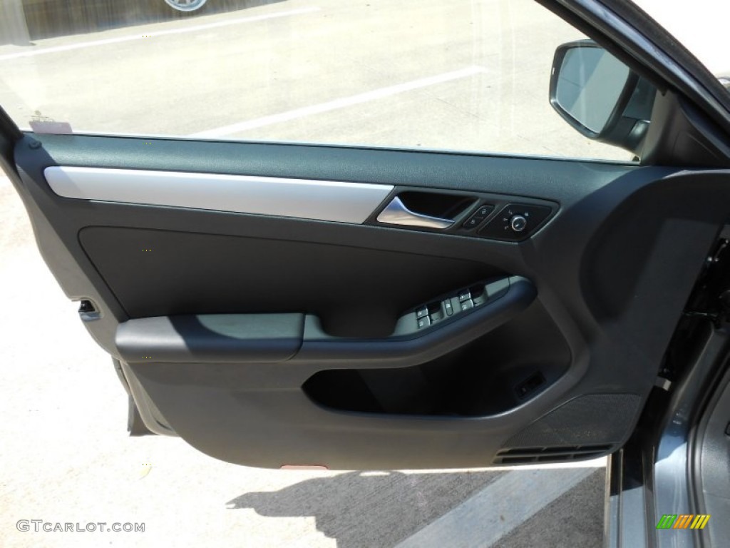 2013 Jetta SE Sedan - Platinum Gray Metallic / Titan Black photo #10