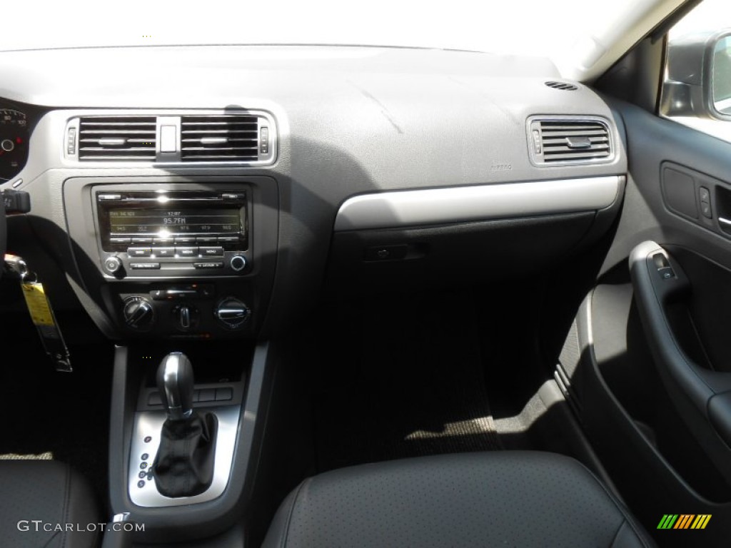 2013 Jetta SE Sedan - Platinum Gray Metallic / Titan Black photo #15